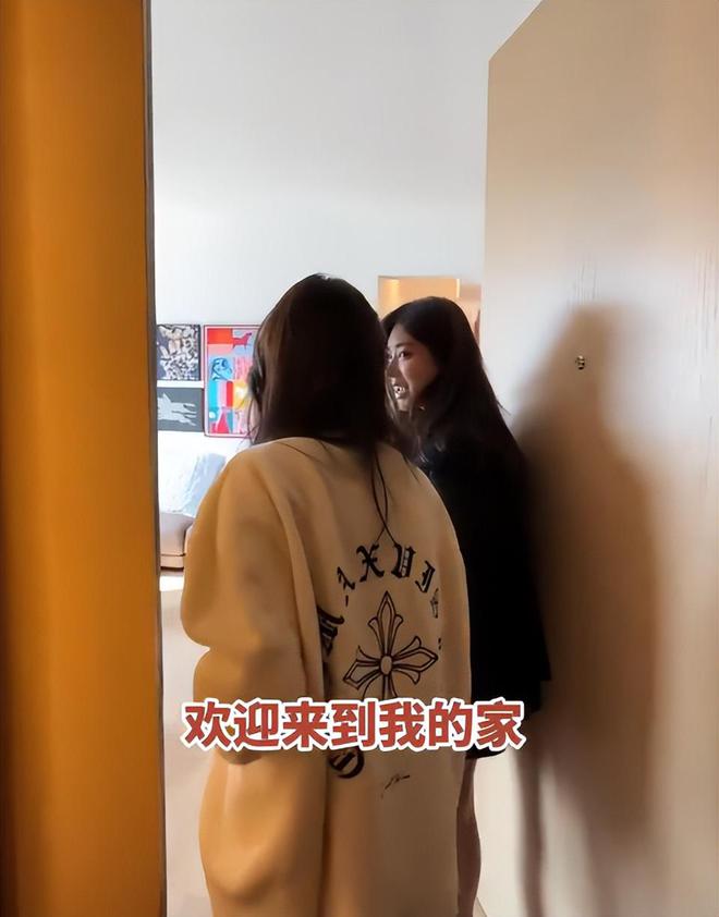 忙带孩子、买菜住150平豪宅一年赚40万AG旗舰厅ios版香港美女麻将馆打工帮(图7)