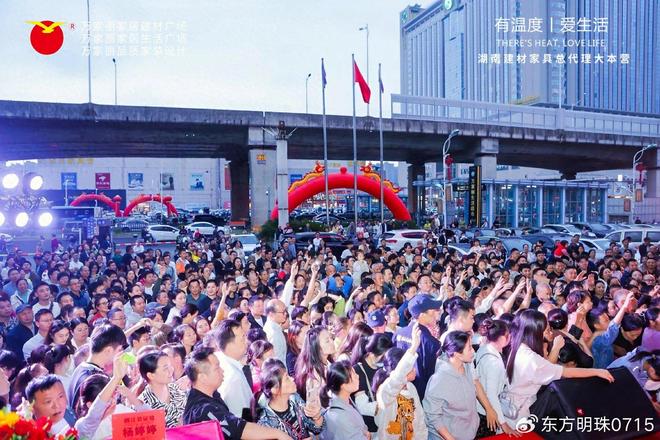 的温馨港湾：客厅里的舒适传奇AG旗舰厅ios版左右家居(图2)